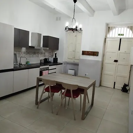 Sunshine Court No 61 * Sliema